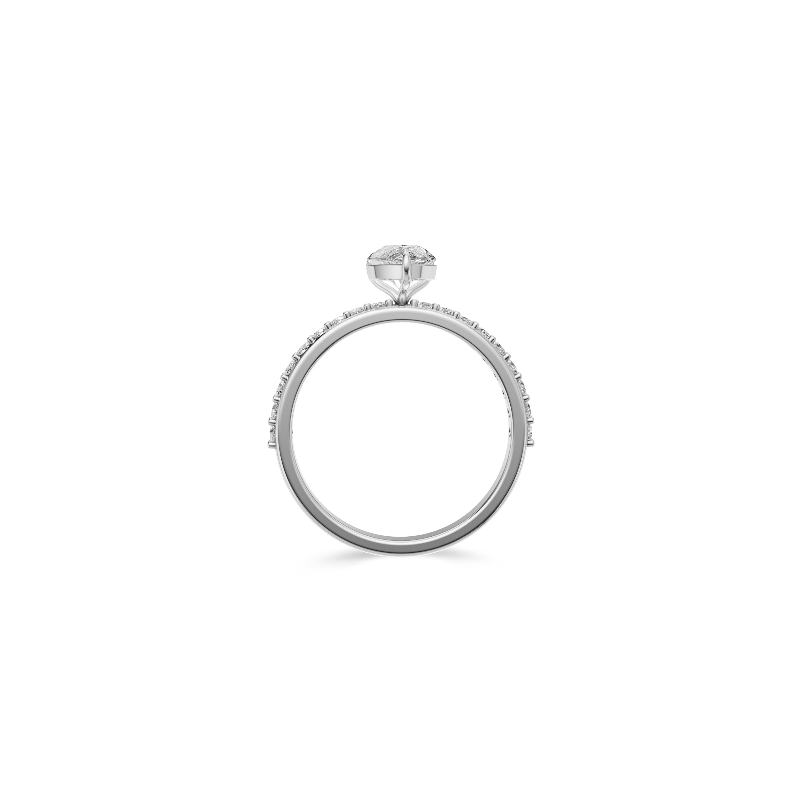 Bague de fiançailles en diamant en forme de poire avec flamme