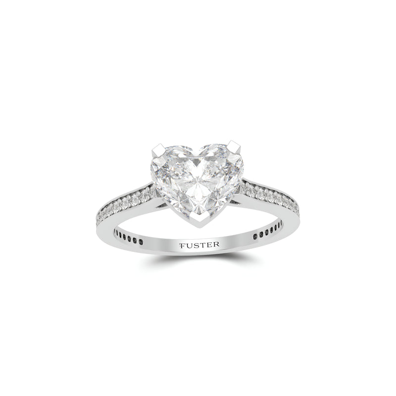 Bague de fiançailles en diamant en forme de cœur avec flamme