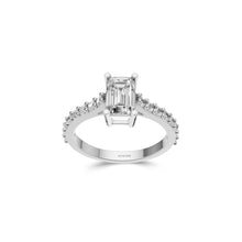Verlobungsring mit Flammen-Smaragdschliff-Diamant