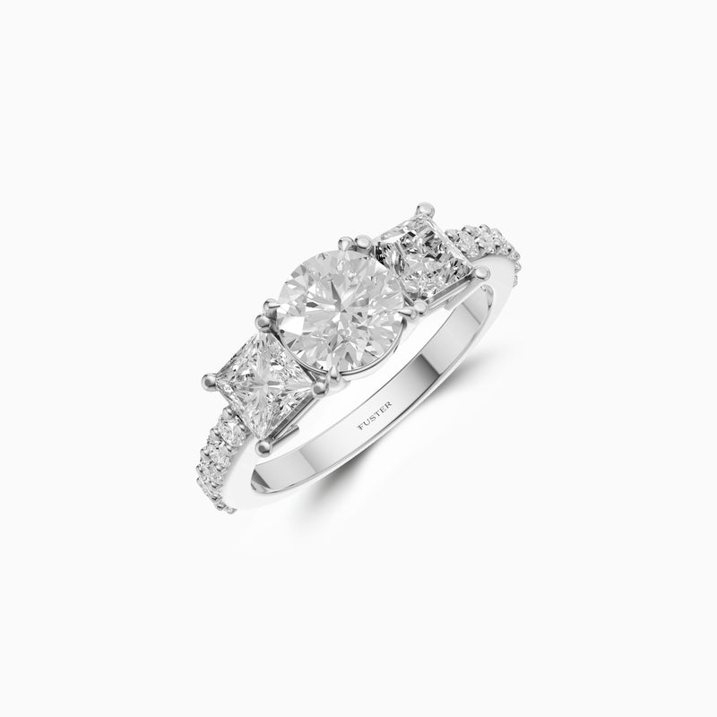Lumière Round Cut With Two Side Princess Diamond Engagement Ring