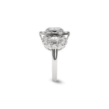 Verlobungsring mit birnenförmigem Kissenschliff-Diamant