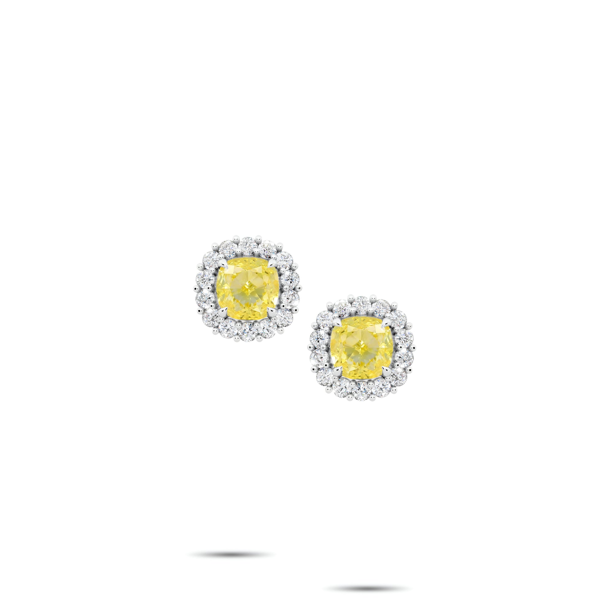 Pendientes clásicos de diamantes y esmeraldas Infinity 