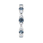 Anillo de diamantes azul agua y blanco con forma de navette 