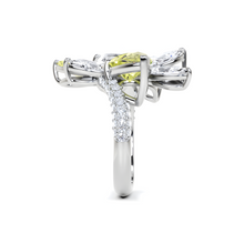 Anillo de alta joyería con diamantes y talla ovalada amarilla 