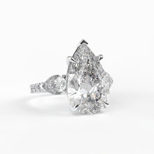 Majestic Pear-Shaped Diamond Ring
