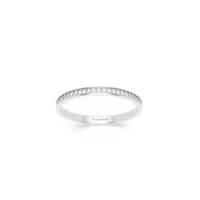 Belle Medium Wedding Band