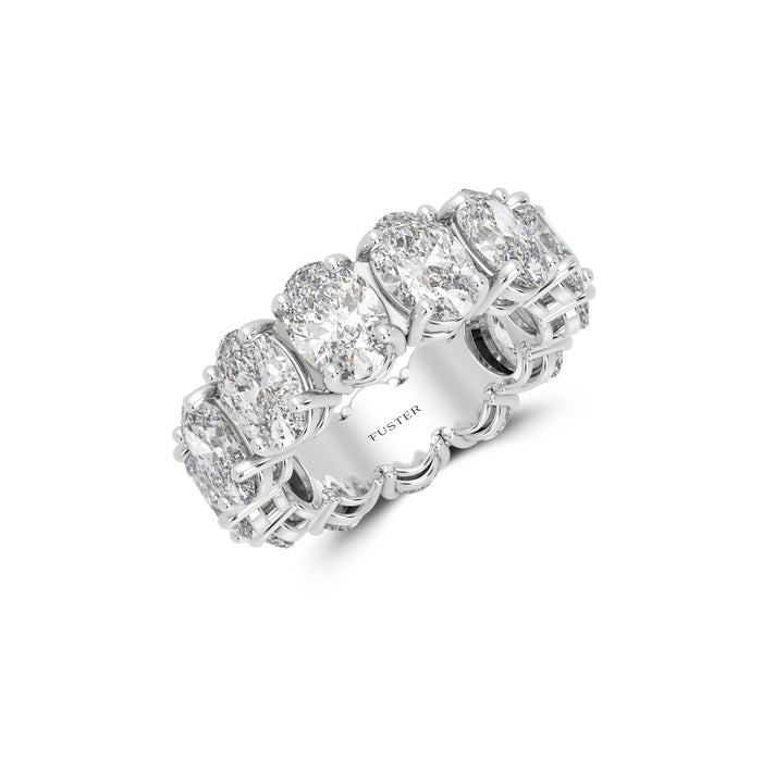 Bague d'éternité en diamant ovale serti griffes