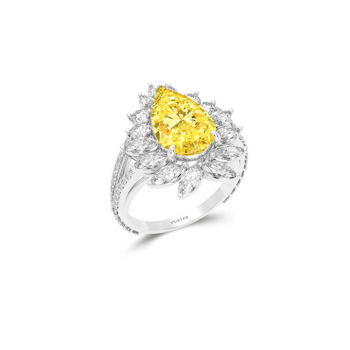 Bague en forme de poire avec diamant jaune radieux d'Anastasia