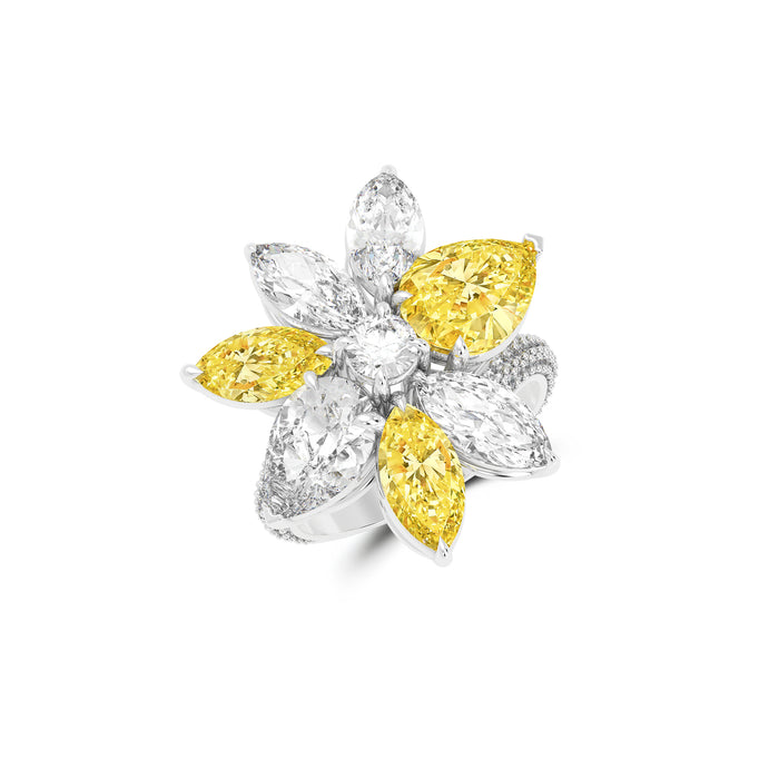 Bague fleur en diamant jaune et diamant blanc d'Anastasia Bloom