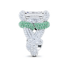 Anillo de alta joyería con diamantes y talla radiante de esmeralda