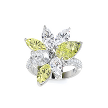 Anillo de alta joyería con diamantes y talla ovalada amarilla 