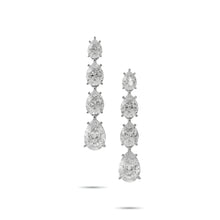Pendientes clásicos de diamantes y esmeraldas Infinity 