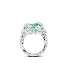Anillo de alta joyería con diamantes y talla radiante de esmeralda