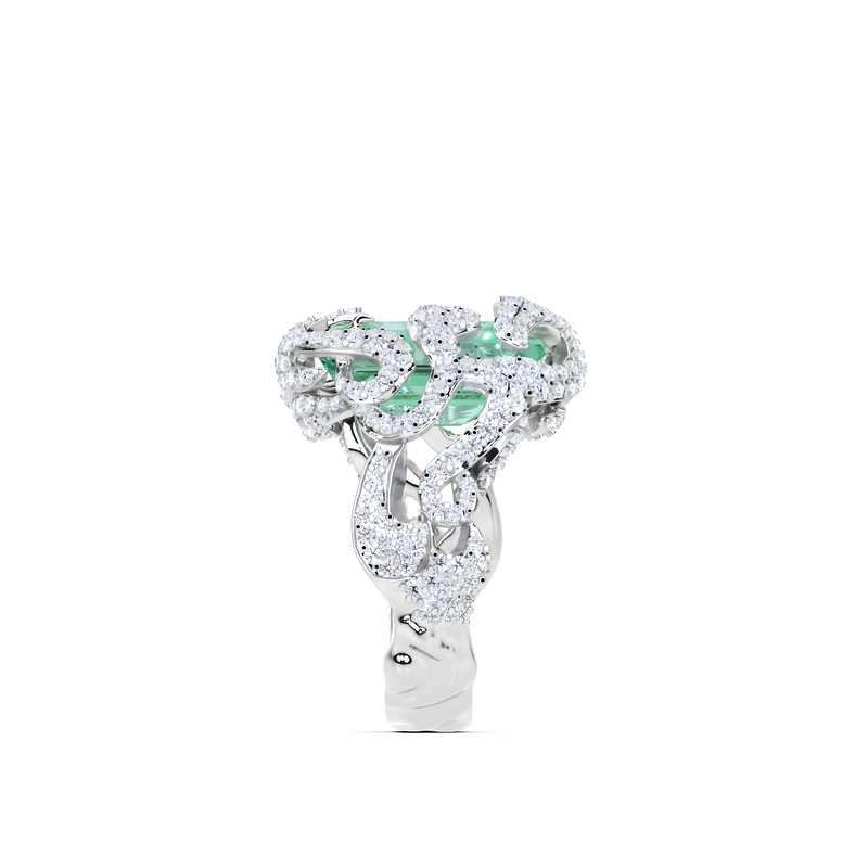 Anillo de alta joyería con diamantes y talla radiante de esmeralda