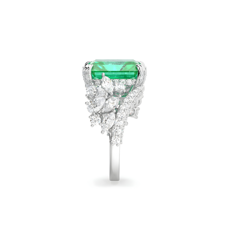 Hochwertiger Ring mit Smaragd und Diamant im Radiantschliff