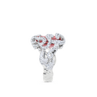 Anillo de alta joyería con diamantes y talla radiante de esmeralda