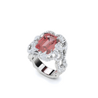 Anillo de alta joyería con diamantes y talla radiante de esmeralda