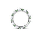 Anillo clásico redondo con esmeralda y diamantes 