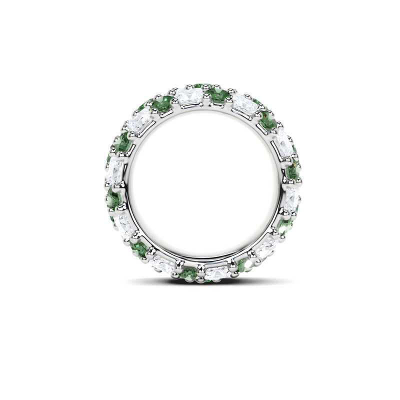 Anillo clásico redondo con esmeralda y diamantes 